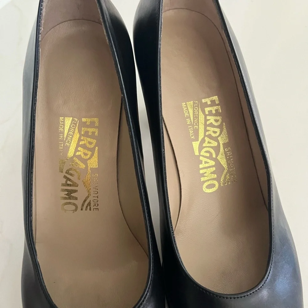 Salvatore Ferragamo pumps Black leather Women's Shoes